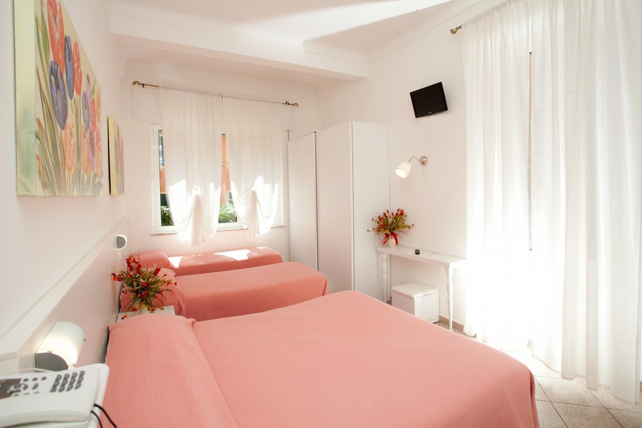 Hotel Lydia อาลัสซิโอ ภายนอก รูปภาพ